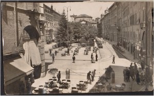 La piazza come diventò (Archivio Tonini, Biblioteca Poletti)
