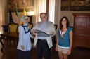 Il sindaco Pighi con la partecipante alle olimpiadi turche Rosaluna Capucci e la rappresentante dell'associazione Milad Esra Sahin