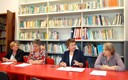 La presentazione della nuova biblioteca di Memo con (da sinistra) Lucia Onfiani, Francesca D'Alfonso, Adriana Querzè, Rita Borghi