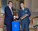 Il sindaco Muzzarelli e il comandante regionale della GdF Piero Burla