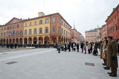 Alzabandiera in piazza Roma