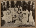 Sigonio, future maestre fotografate nel chiostro nel 1906
