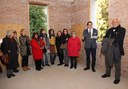 Il sindaco Muzzarelli, gli assessori Giacobazzi e Guadagnini e le rappresentanti delle associazioni delle donne nel momento della consegna del cantiere all'azienda aggiudicataria