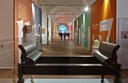 mutina splendidissima corridoio centrale della mostra.jpg