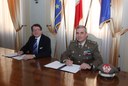 La firma della convenzione con il sindaco Gian Carlo Muzzarelli e il generale Salvatore Camporeale