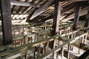 La struttura che sostiene il soffitto in legno tornata alla luce durante i lavori