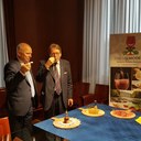 Assaggio di prodotti tipici, con sindaco Gian Carlo Muzzarelli e il Commissario Ue Vytenis Andriukaitis 