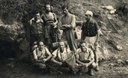 Malavolti. - Il gruppo degli esploratori dei Gessi Triassici dell’alta val Secchia in posa alla risorgente del Cunicolo del Fontanino presso Pradale (Villa Minozzo), 12 agosto 1945.jpg