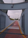 Il cancello ai piedi della rampa di accesso
