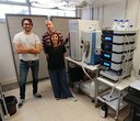 Federico Lugli, Giulia di Rocco e Filippo Genovese (Dipartimento Scienze Chimiche e Geologiche, Unimore) allo spettrometro.jpg