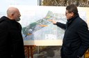 Il sindaco Gian Carlo Muzzarelli mostra al presidente della Regione Stefano Bonaccini il tracciato della Diagonale