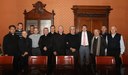Il sindaco Muzzarelli con la rappresentanza dei parroci modenesi