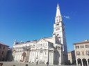 Duomo e Ghirlandina piazza Grande.jpg