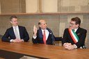 Al centro l’ambasciatore Usa Lewis M. Eisenberg con il console Usa Benjamin V. Wohlauer e il sindaco Gian Carlo Muzzarelli