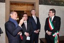 L'ambasciatore Eisenberg  in visita alle sale storiche del Municipio con il sindaco Muzzarelli