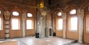 Ghirlandina, finestre e colonne della sala dei Torresani
