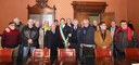 Il centenario insieme al sindaco e agli amici in Municipio