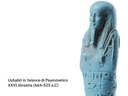 Statuetta egizia ‘ushabti’ in faience (maiolica) del VI secolo a.C. (XXVI dinastia) .jpg