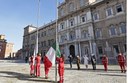 Alzabandiera Croce Rossa in piazza Roma