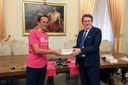 La donazione di 150 occhiali protettivi al Comune di Modena