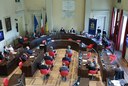 La seduta del Consiglio comunale con la presenza delle autorità per il conferimento della cittadinanza onoraria