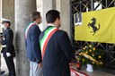 I sindaci di Modena e Maranello di fronte alla tomba di Enzo Ferrari