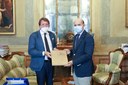 Il sindaco Muzzarelli saluta il questore Maurizio Agricola