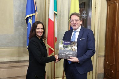 L'incontro del sindaco Gian Carlo Muzzarelli con la console statunitense Ragini Gupta