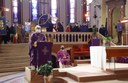 La celebrazione religiosa al Tempio dei caduti presieduta da monsignor Giuliano Gazzetti