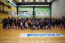Foto di gruppo prima dell'amichevole tra la Nazionale femminile volley sorde e l'under 16 della Anderlini