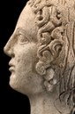 "DeVoti Etruschi", una delle teste femminili esposte in mostra
