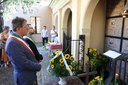 I sindaci Muzzarelli e Paradisi al cimitero di Montale per l'omaggio a Pavarotti