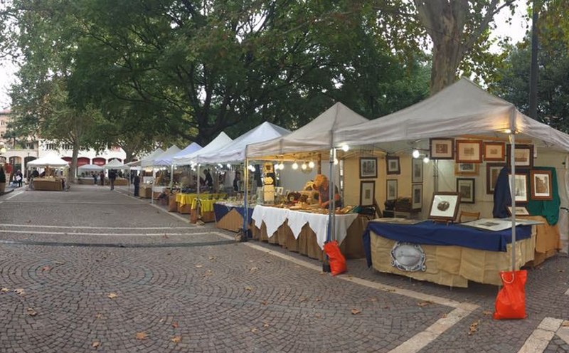 Mercatino artigianato artistico